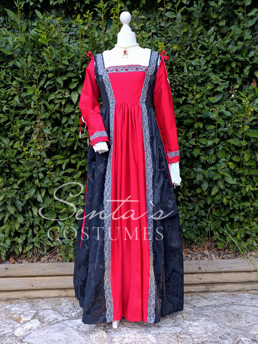 Black and red Renaissance dress 36-40 (EU) – handmade