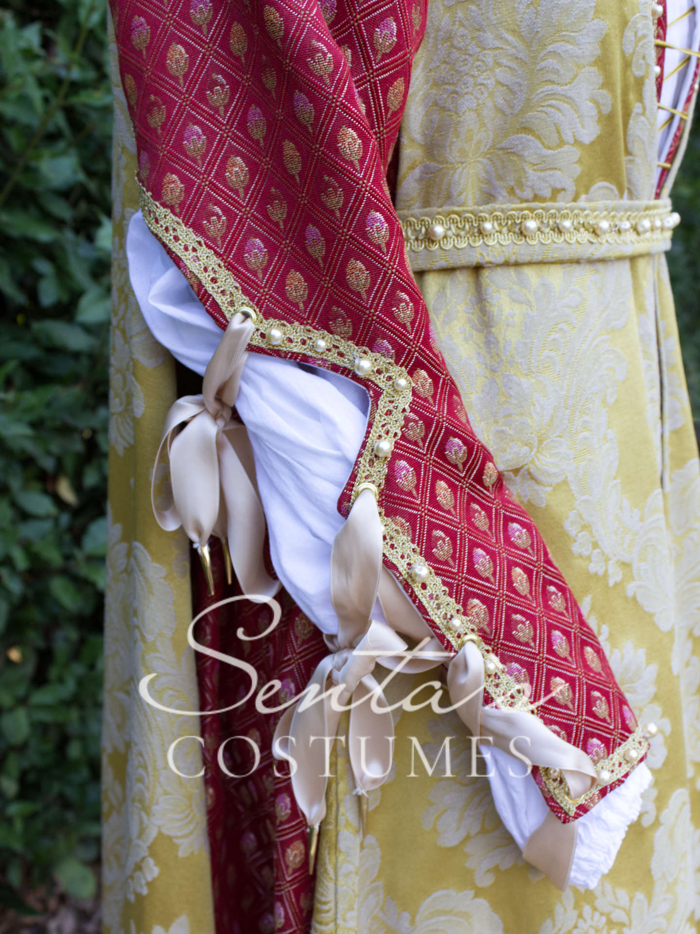 Rotes Renaissancekleid mit Giornea, Haube und Partlet 36-40 (EU) – handgefertigt